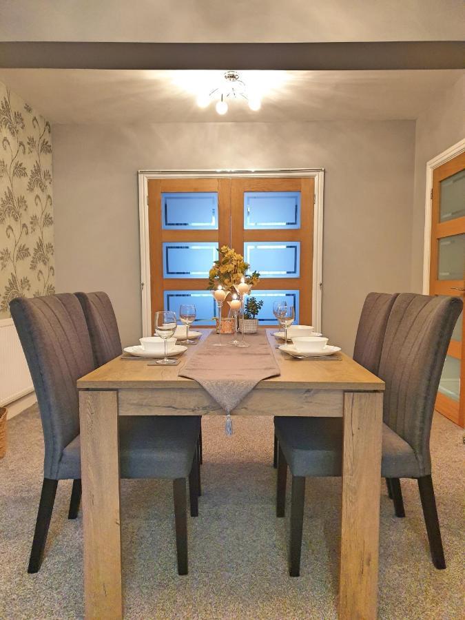 Spacious City With Free Parking, Fast Wi-fi & Netflix Holiday home Coventry