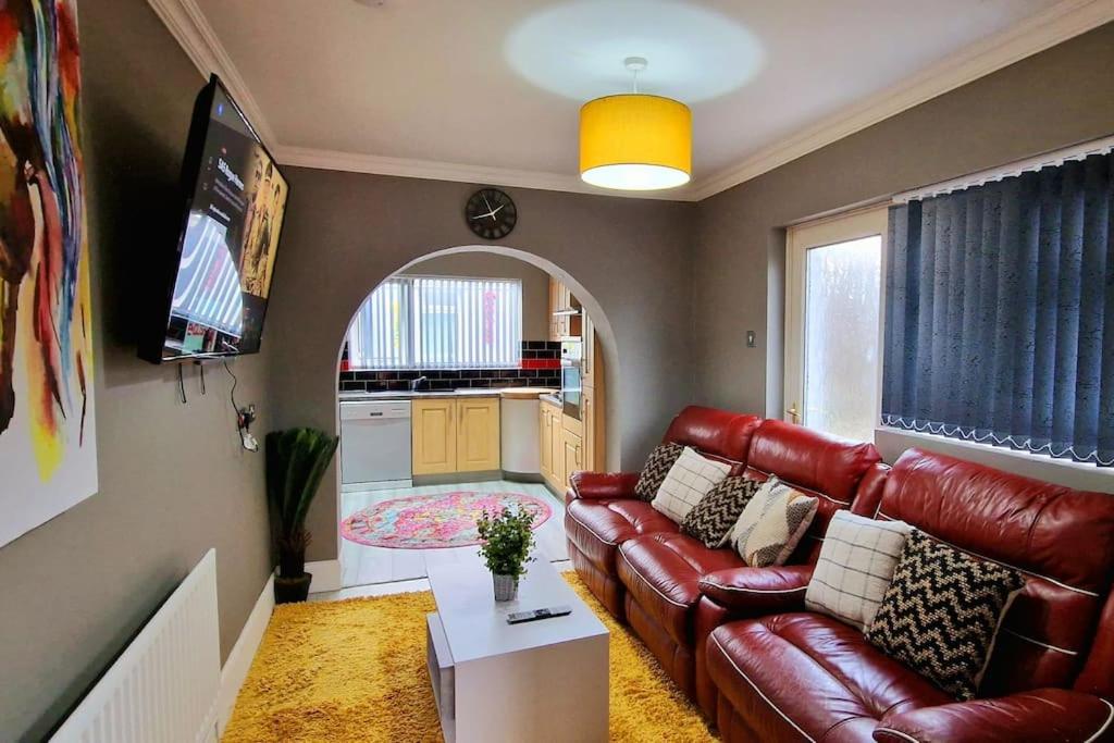 4 Bedroom House Sleep 9 + 3parking Spaces Holiday home *