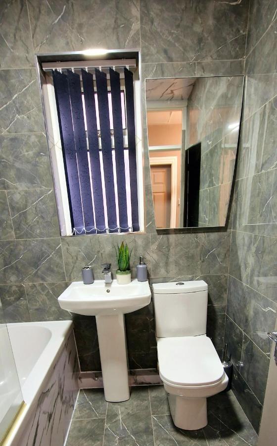 4 Bedroom House Sleep 9 + 3parking Spaces Holiday home