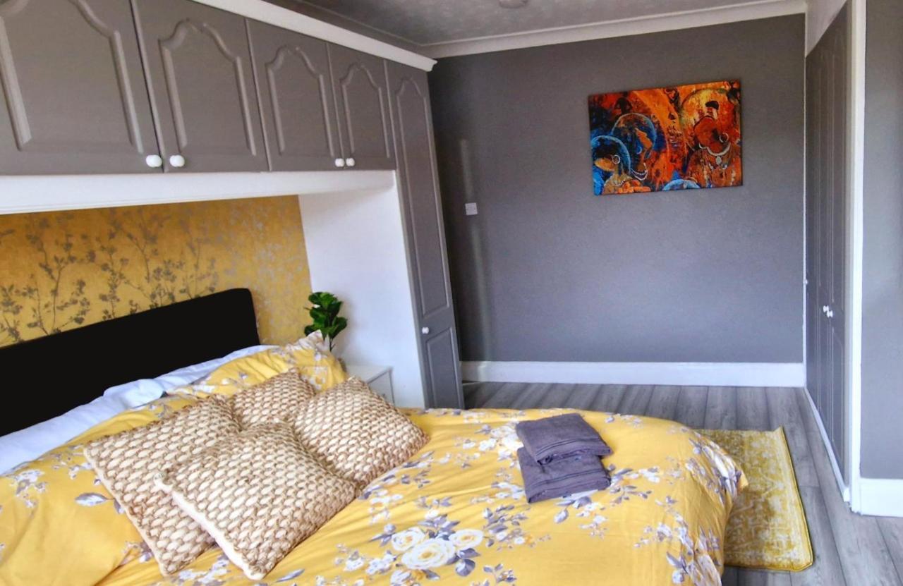 4 Bedroom House Sleep 9 + 3parking Spaces Holiday home