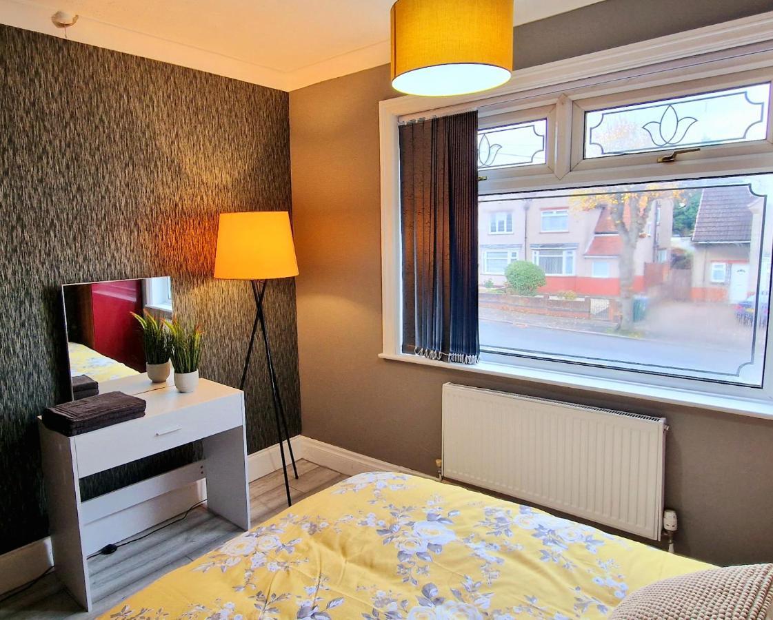 4 Bedroom House Sleep 9 + 3parking Spaces * Coventry