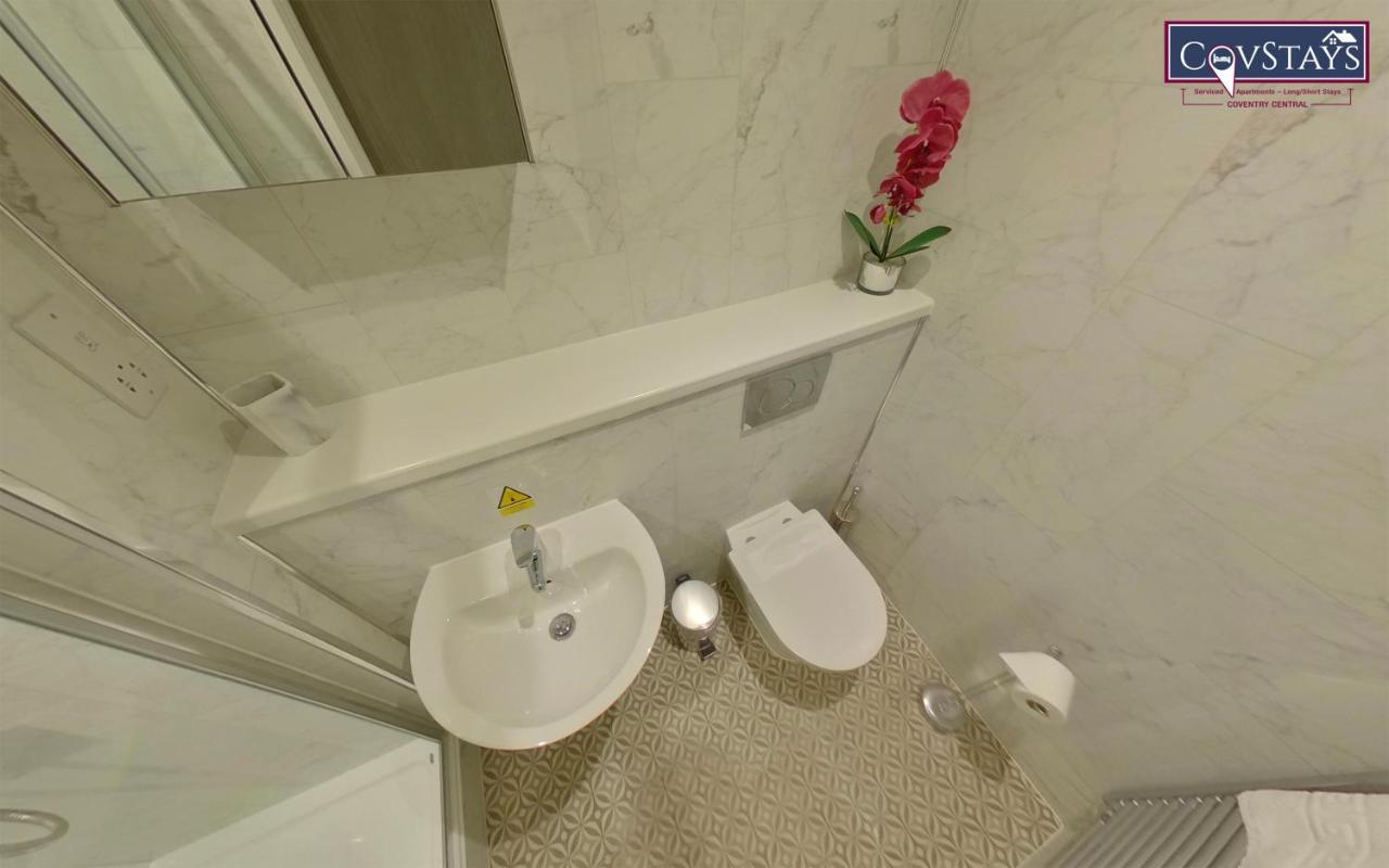 Signature House - Contemporary In Centre, Free Parking, By Covstays