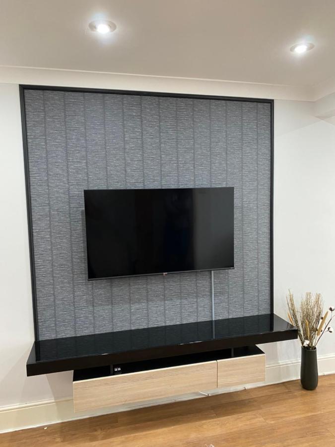 Spacious 4 Bedroom Contractors Friendly In Near Jaguar Land Rover & Centre * Coventry