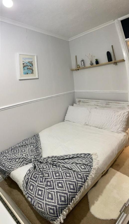 Spacious 4 Bedroom Contractors Friendly In Near Jaguar Land Rover & Centre Casa de férias Coventry