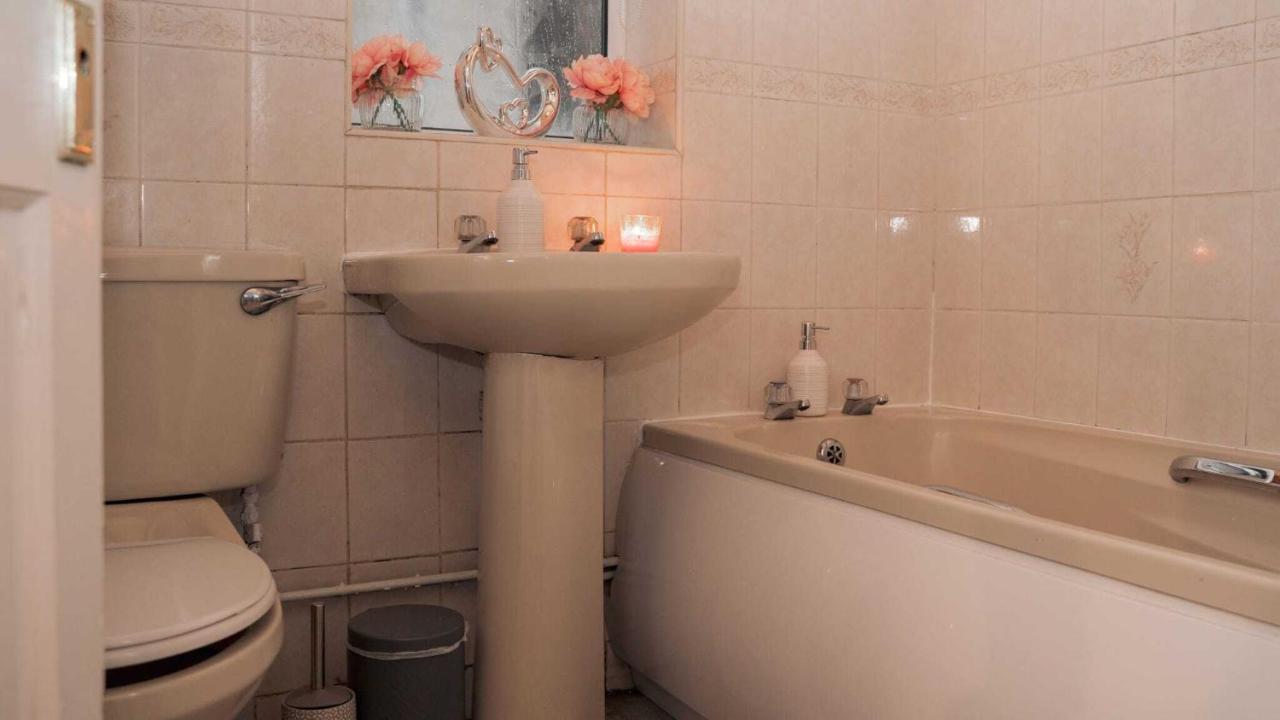Cosy 2 Bedroom In Holiday home