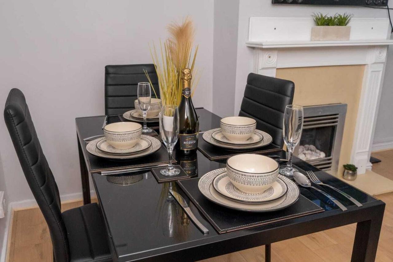 Cosy 2 Bedroom In Holiday home Coventry