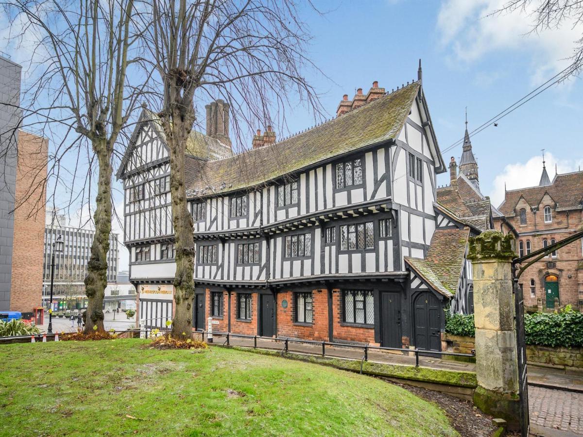 5 Priory Row *