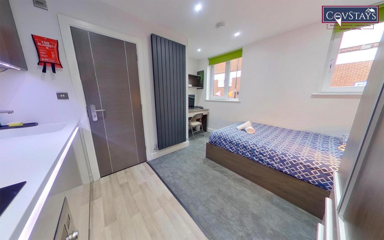 New House - Magnificent In Centre, Free Parking, By Covstays Apartamento *