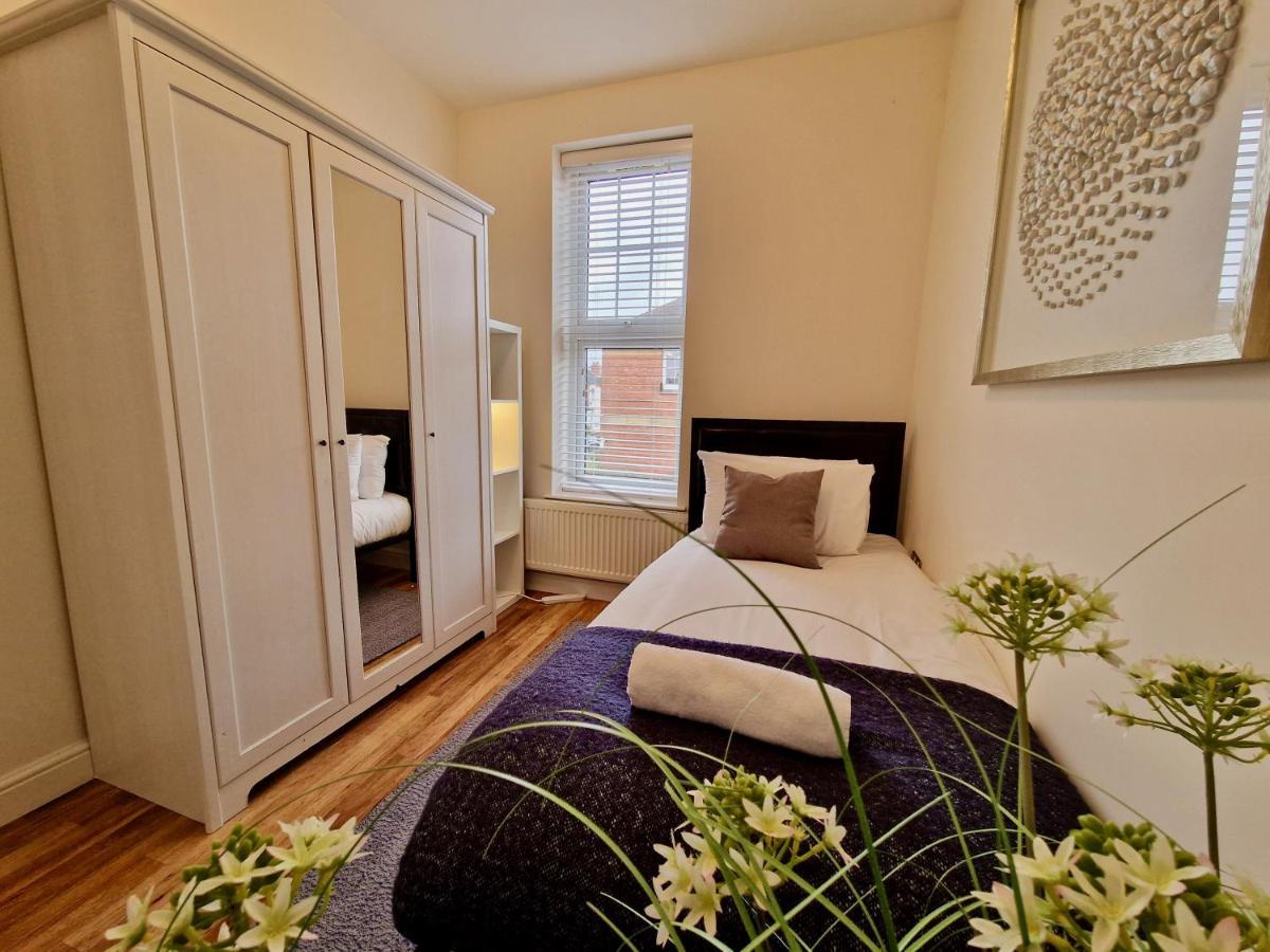 Apartment Spacious Luxury Serviced Next To Centre With Free Parking - Contractors & Relocators Coventry