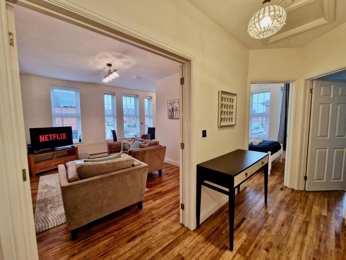 Spacious Luxury Serviced Next To Centre With Free Parking - Contractors & Relocators * Coventry