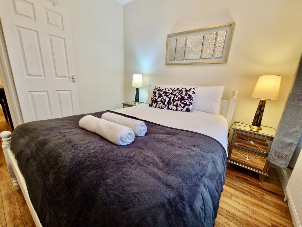 Spacious Luxury Serviced Next To Centre With Free Parking - Contractors & Relocators Coventry