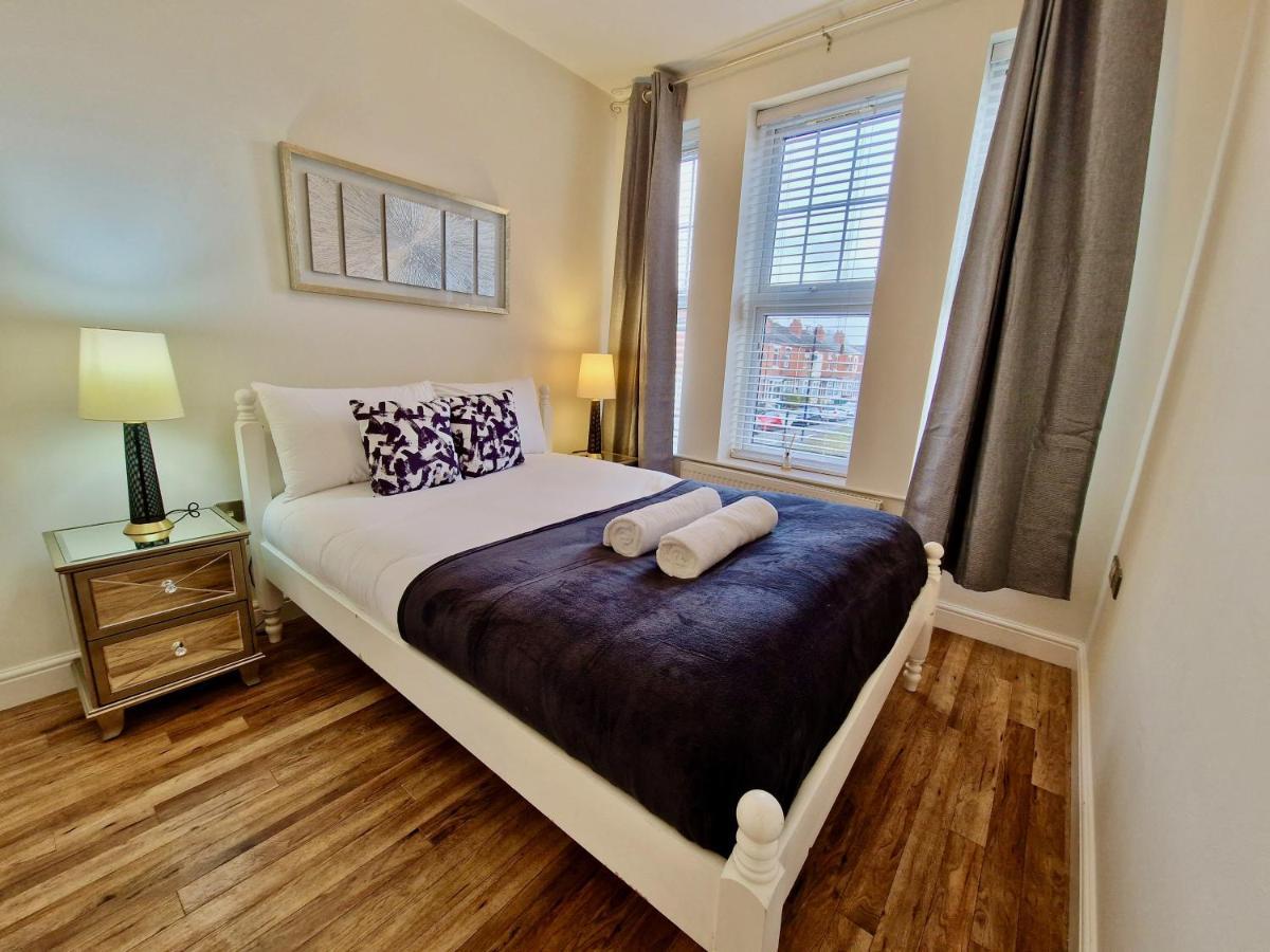 Spacious Luxury Serviced Next To Centre With Free Parking - Contractors & Relocators * Coventry