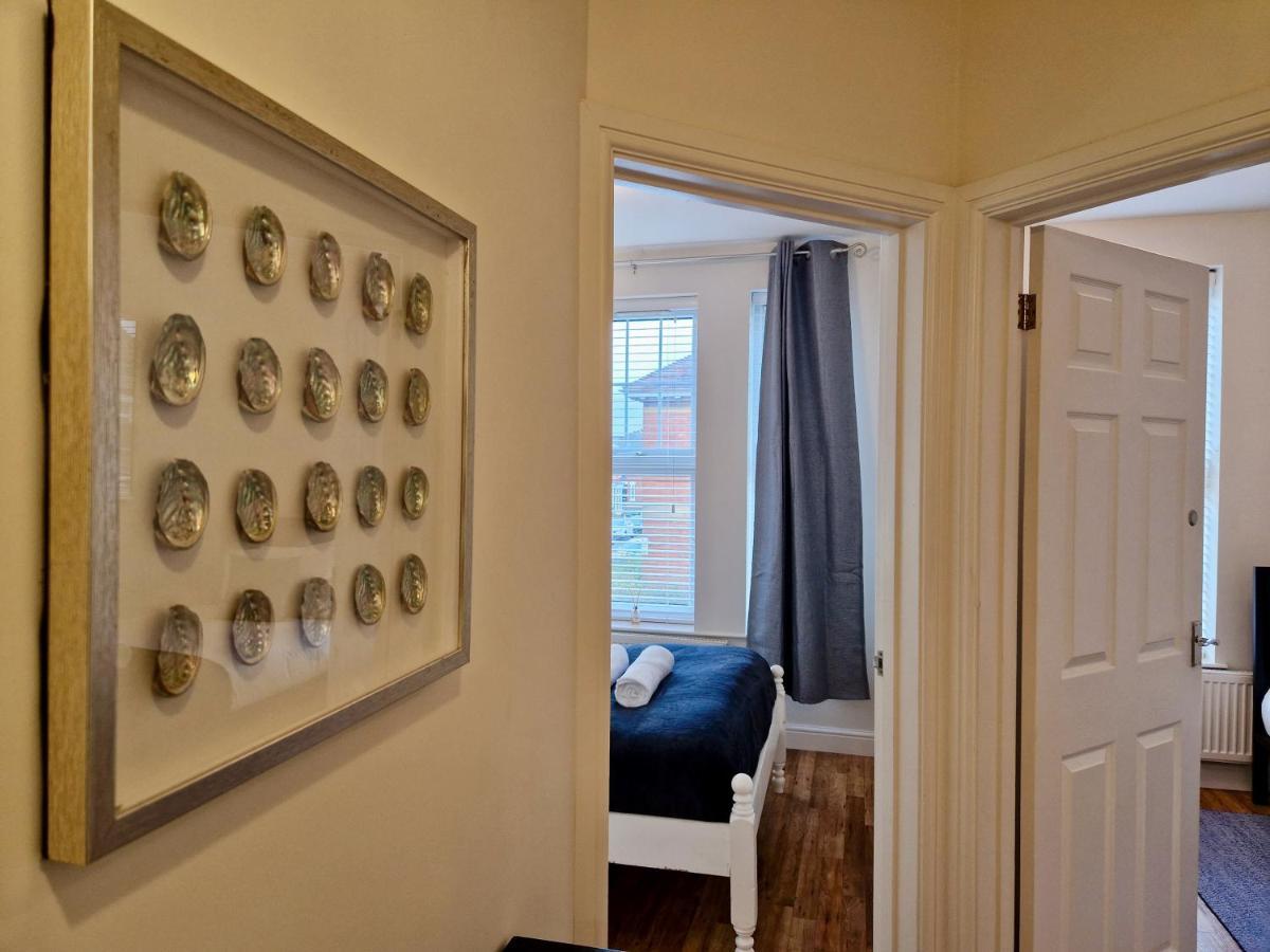 Spacious Luxury Serviced Next To Centre With Free Parking - Contractors & Relocators Apartment Coventry