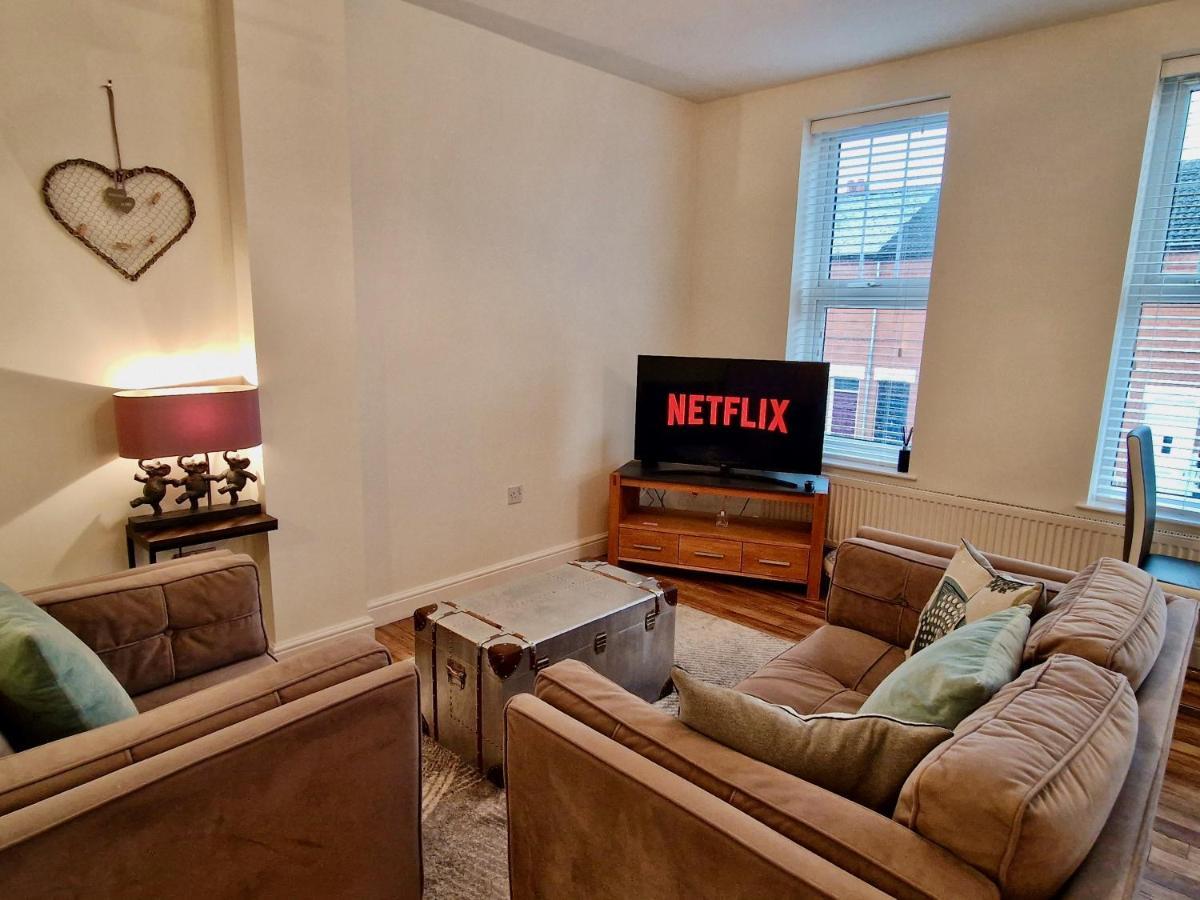Spacious Luxury Serviced Next To Centre With Free Parking - Contractors & Relocators Coventry
