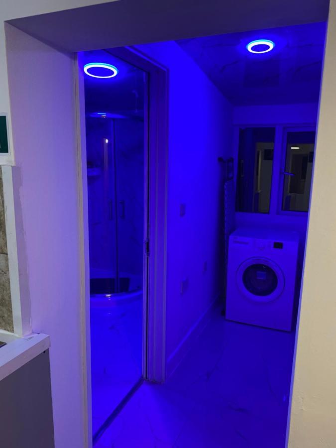 Calm Residential House * Coventry