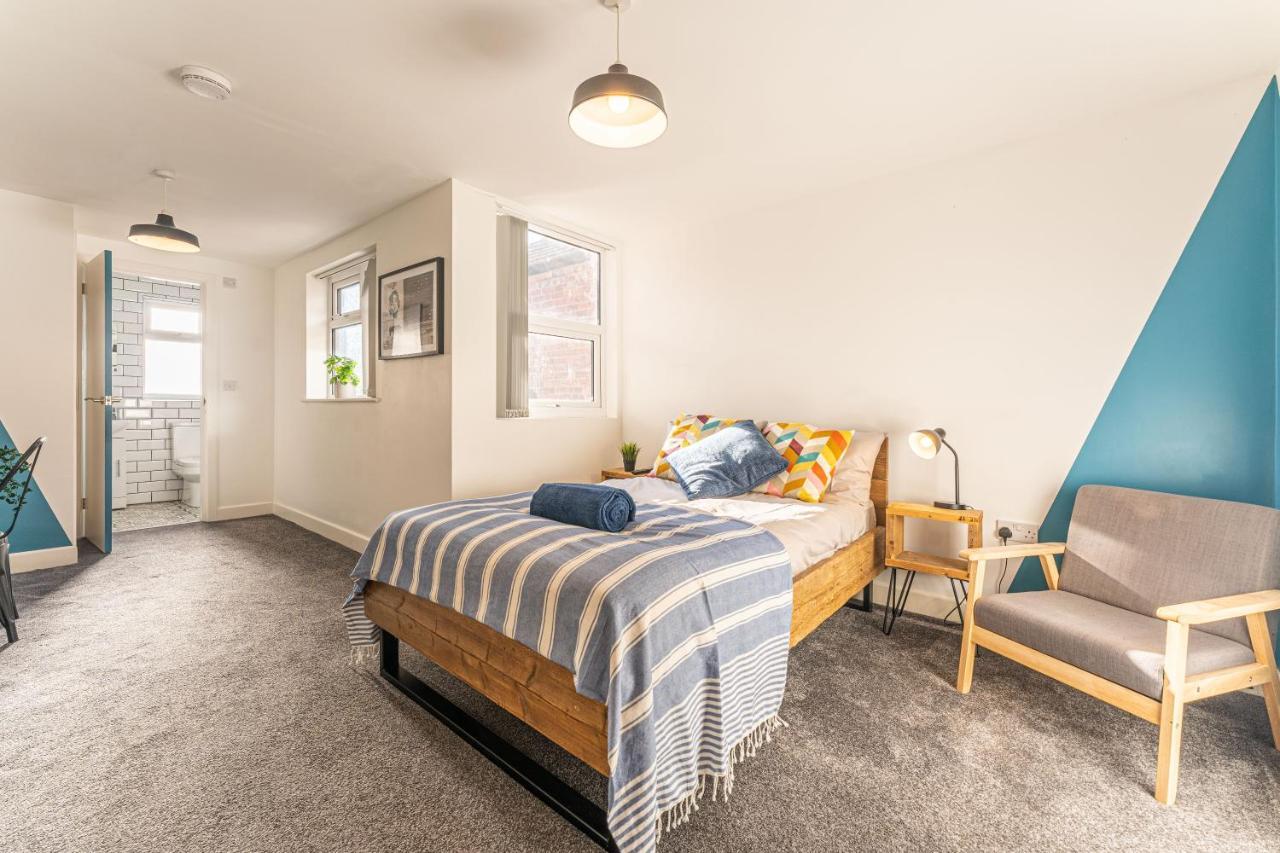 Stylish 5-bed Home, Each With En-suite And Own Tv Casa de férias Coventry