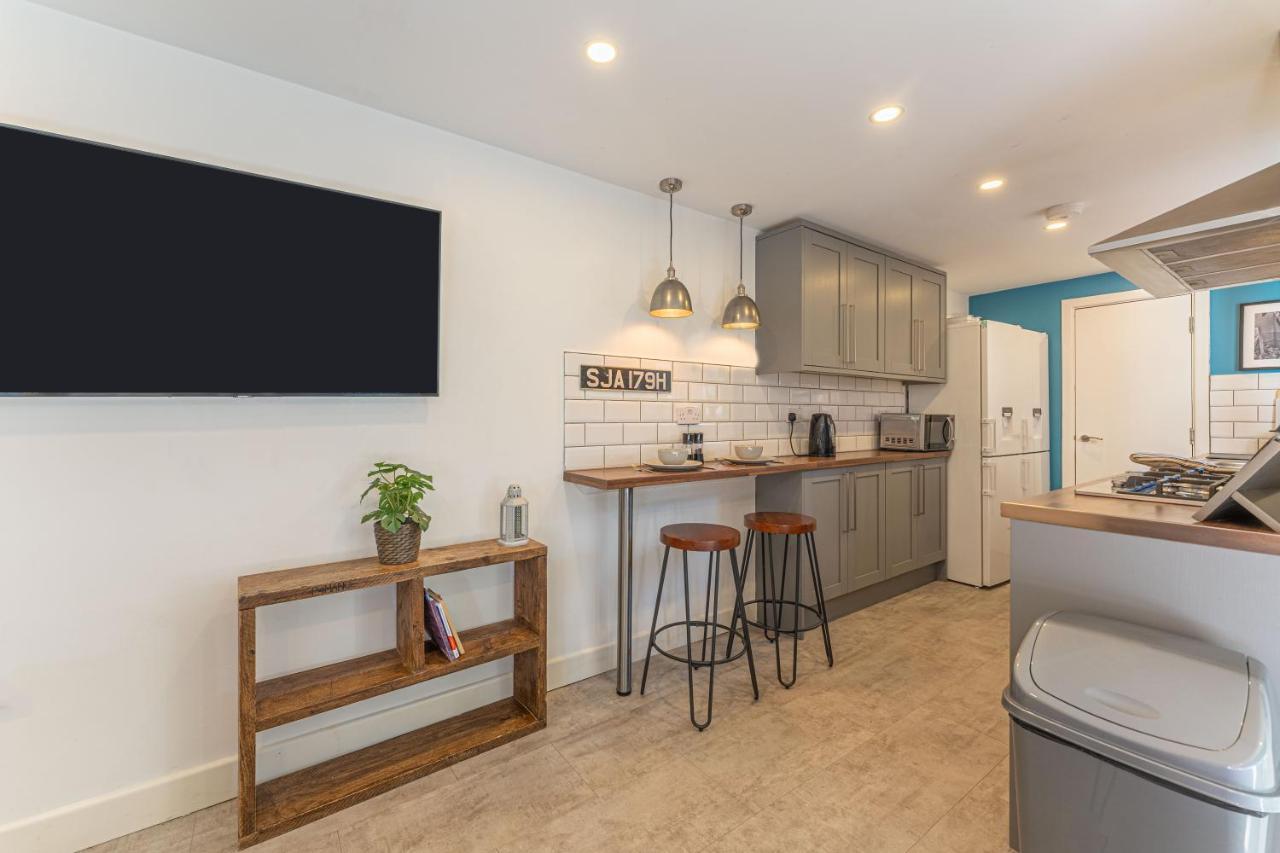 Stylish 5-bed Home, Each With En-suite And Own Tv Casa de férias *