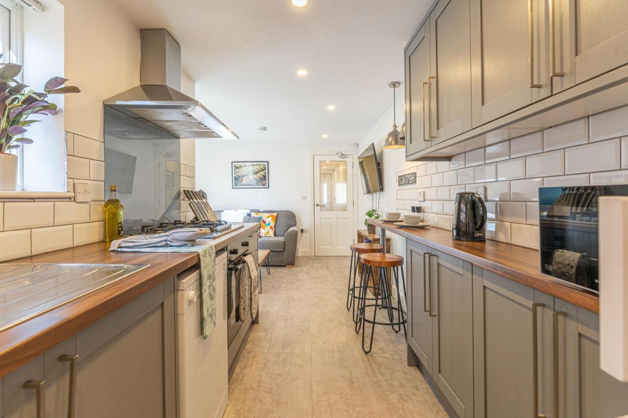 Casa de férias Stylish 5-bed Home, Each With En-suite And Own Tv Coventry