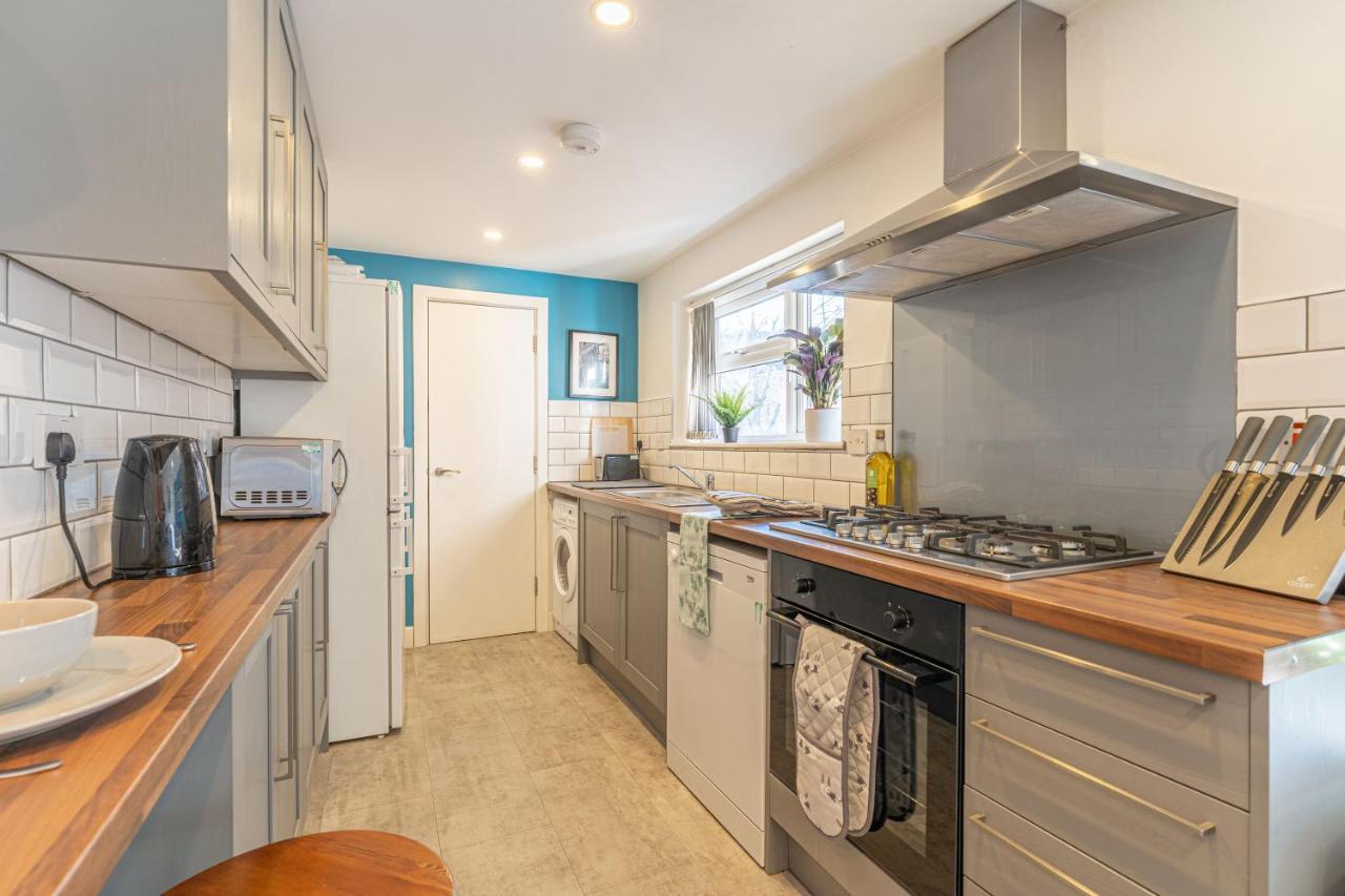 Casa de férias Stylish 5-bed Home, Each With En-suite And Own Tv Coventry