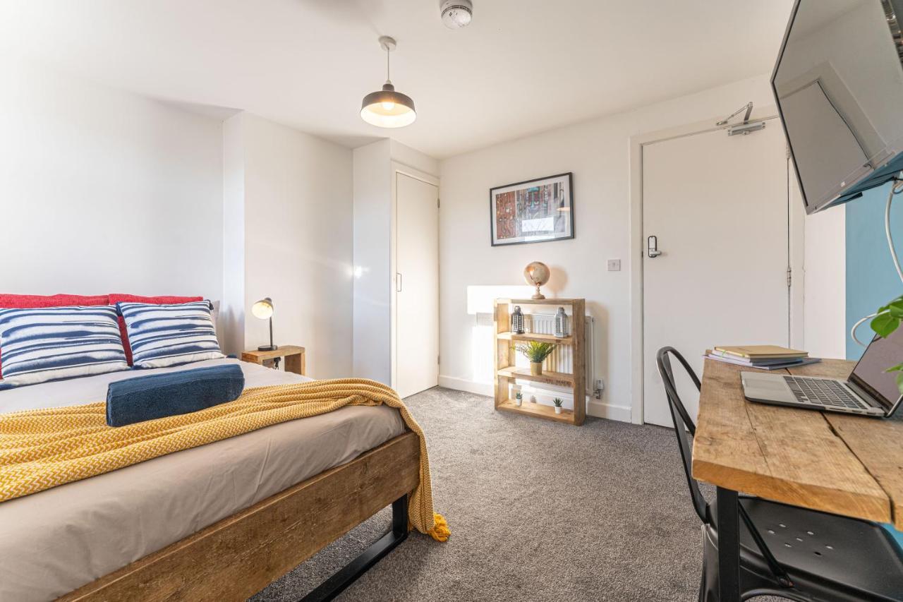 Casa de férias Stylish 5-bed Home, Each With En-suite And Own Tv *