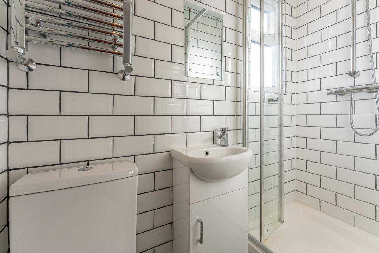 Stylish 5-bed Home, Each With En-suite And Own Tv Casa de férias *