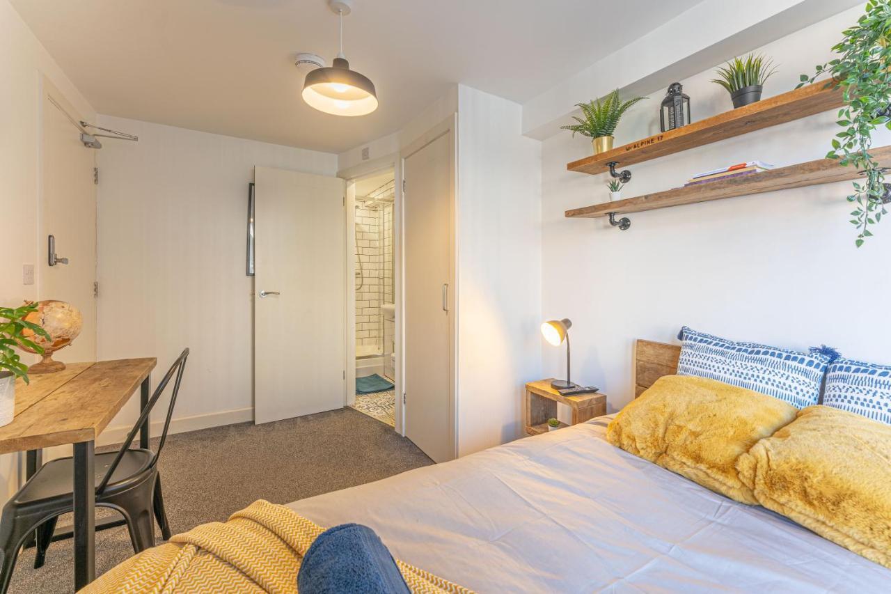 Casa de férias Stylish 5-bed Home, Each With En-suite And Own Tv *