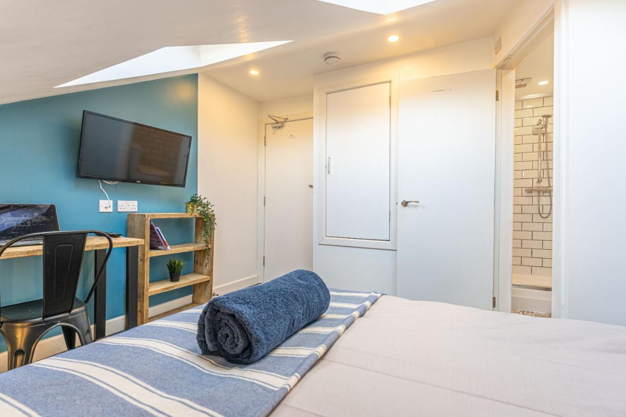 Casa de férias Stylish 5-bed Home, Each With En-suite And Own Tv Coventry