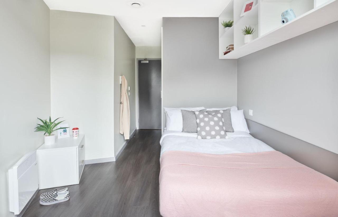 And Ensuite With Shared Kitchen At Gosford Gate Near Centre Coventry