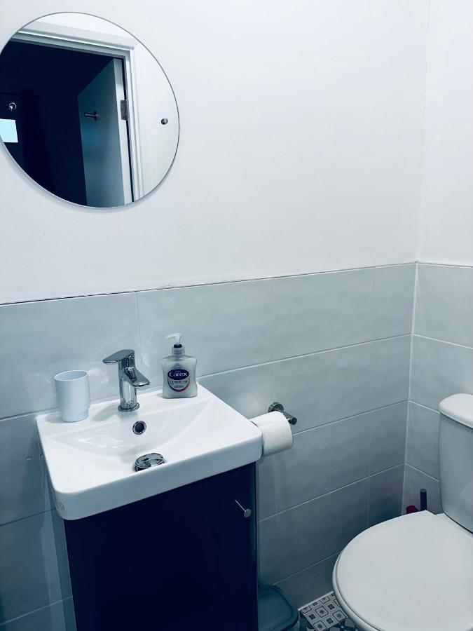 Stylish Town House - Modern Double - 1 Guest house Coventry
