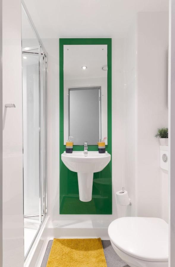 And Ensuite With Shared Kitchen At Gosford Gate Near Centre Apartment