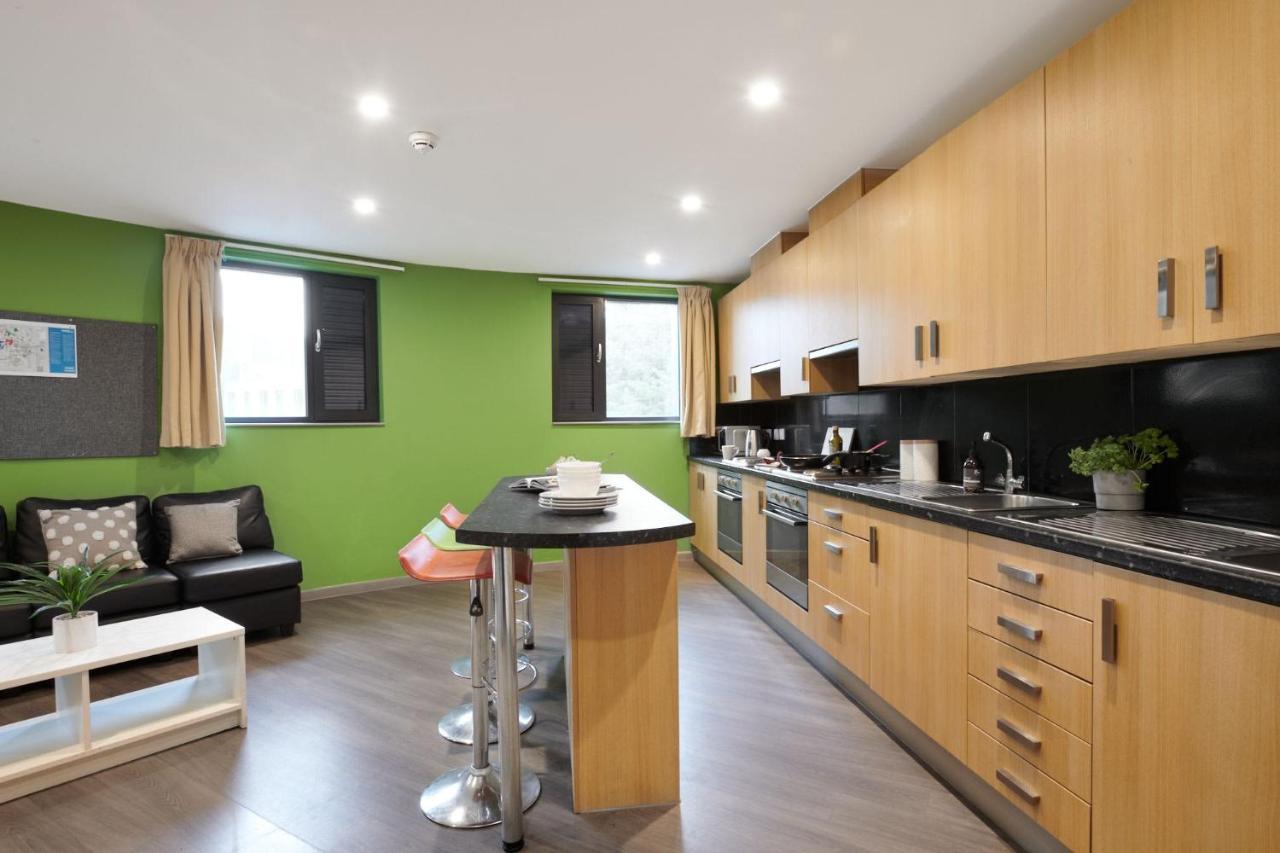And Ensuite With Shared Kitchen At Gosford Gate Near Centre Apartment Coventry