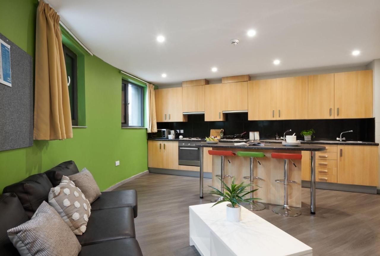 Apartment And Ensuite With Shared Kitchen At Gosford Gate Near Centre Coventry