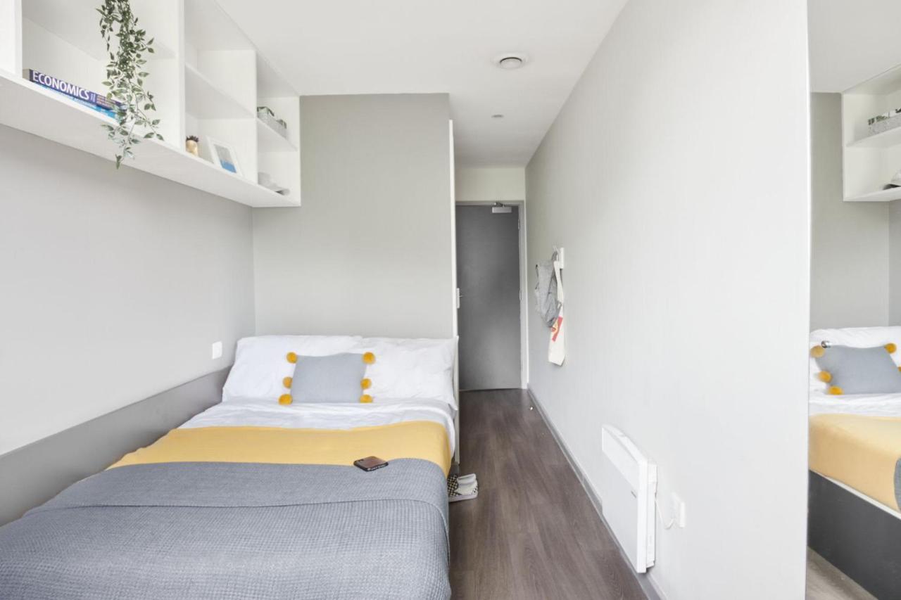 And Ensuite With Shared Kitchen At Gosford Gate Near Centre Apartment *