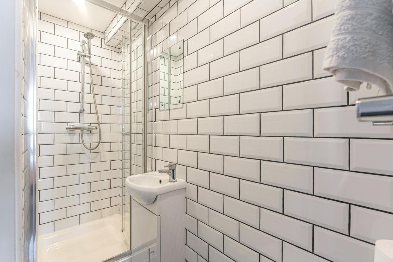 Casa de férias Stylish 5-bed Home, Each With En-suite And Own Tv Coventry