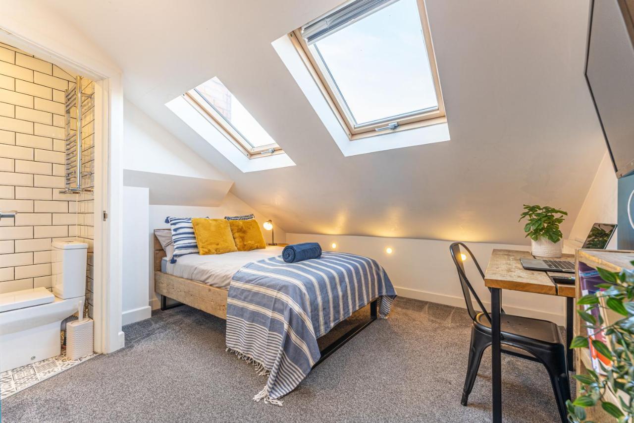 Casa de férias Stylish 5-bed Home, Each With En-suite And Own Tv