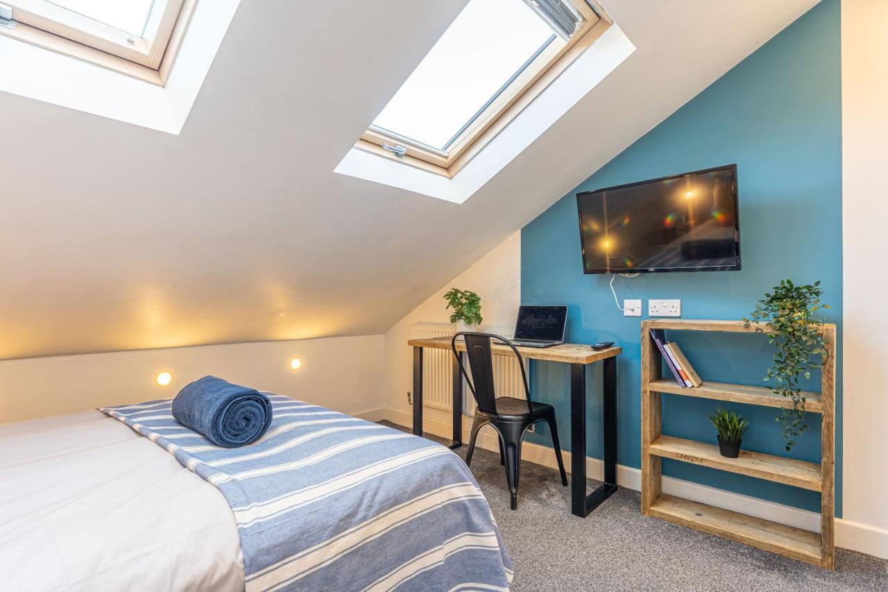 Stylish 5-bed Home, Each With En-suite And Own Tv