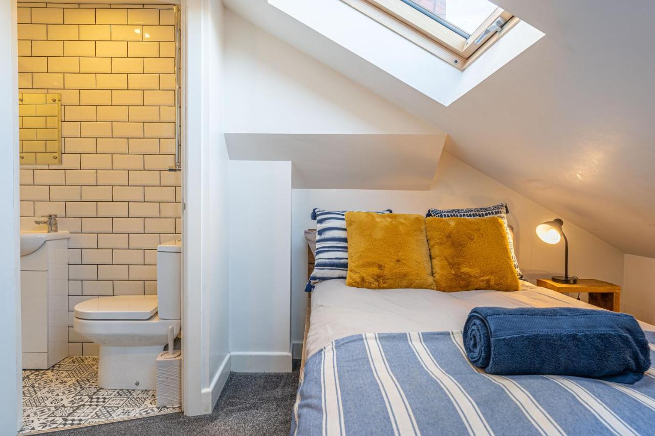 Stylish 5-bed Home, Each With En-suite And Own Tv Casa de férias