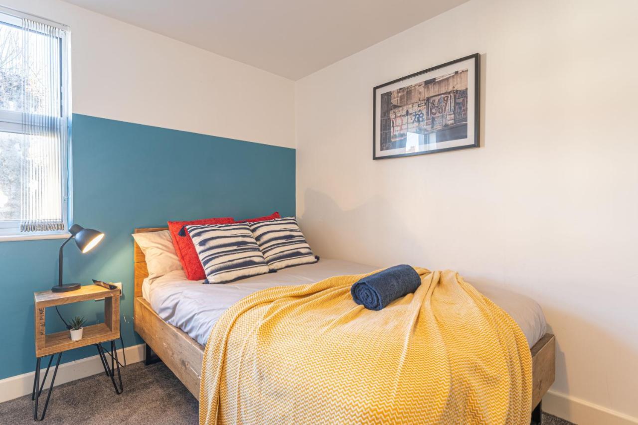 Stylish 5-bed Home, Each With En-suite And Own Tv Casa de férias