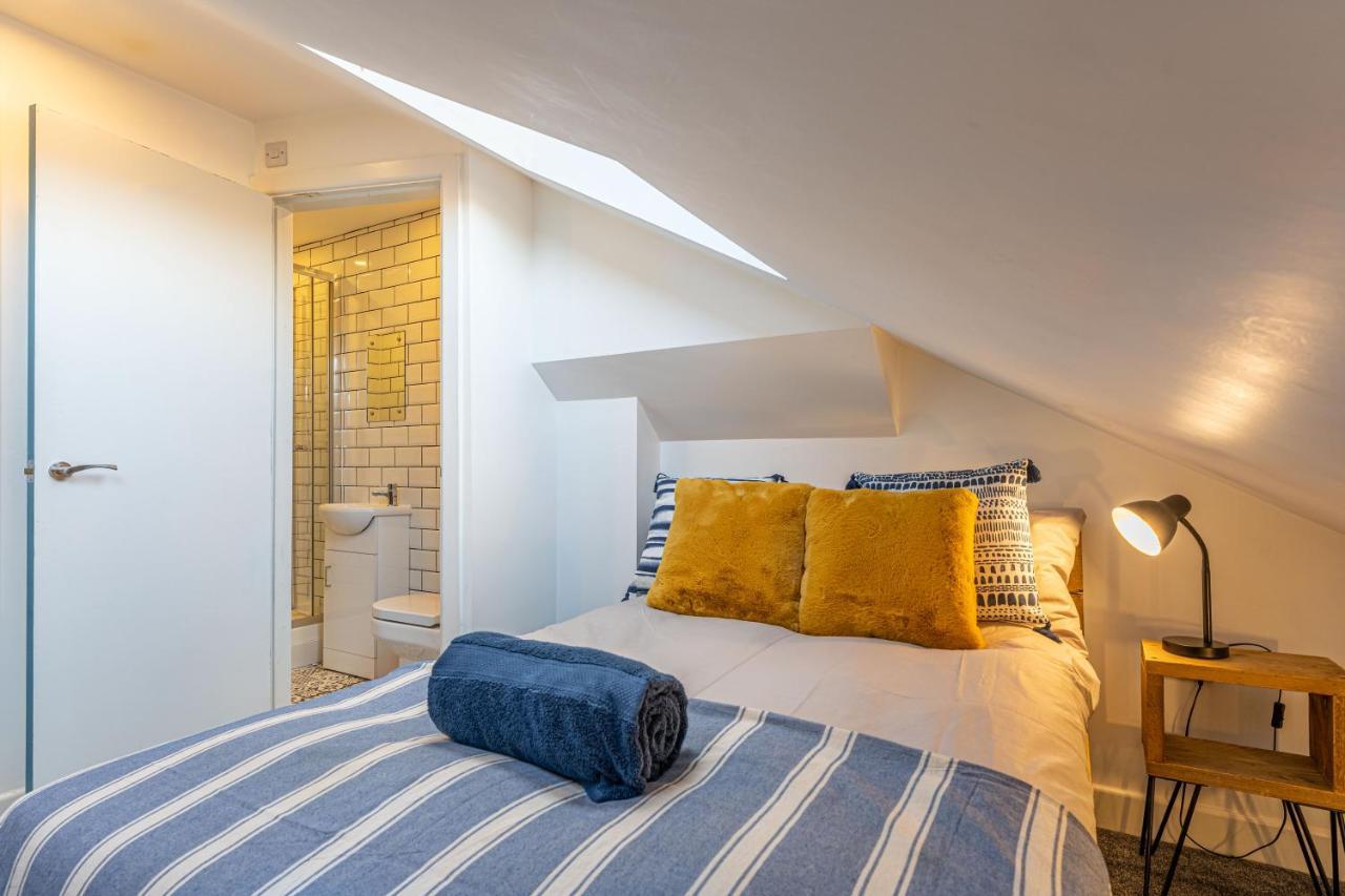 Stylish 5-bed Home, Each With En-suite And Own Tv Casa de férias Coventry