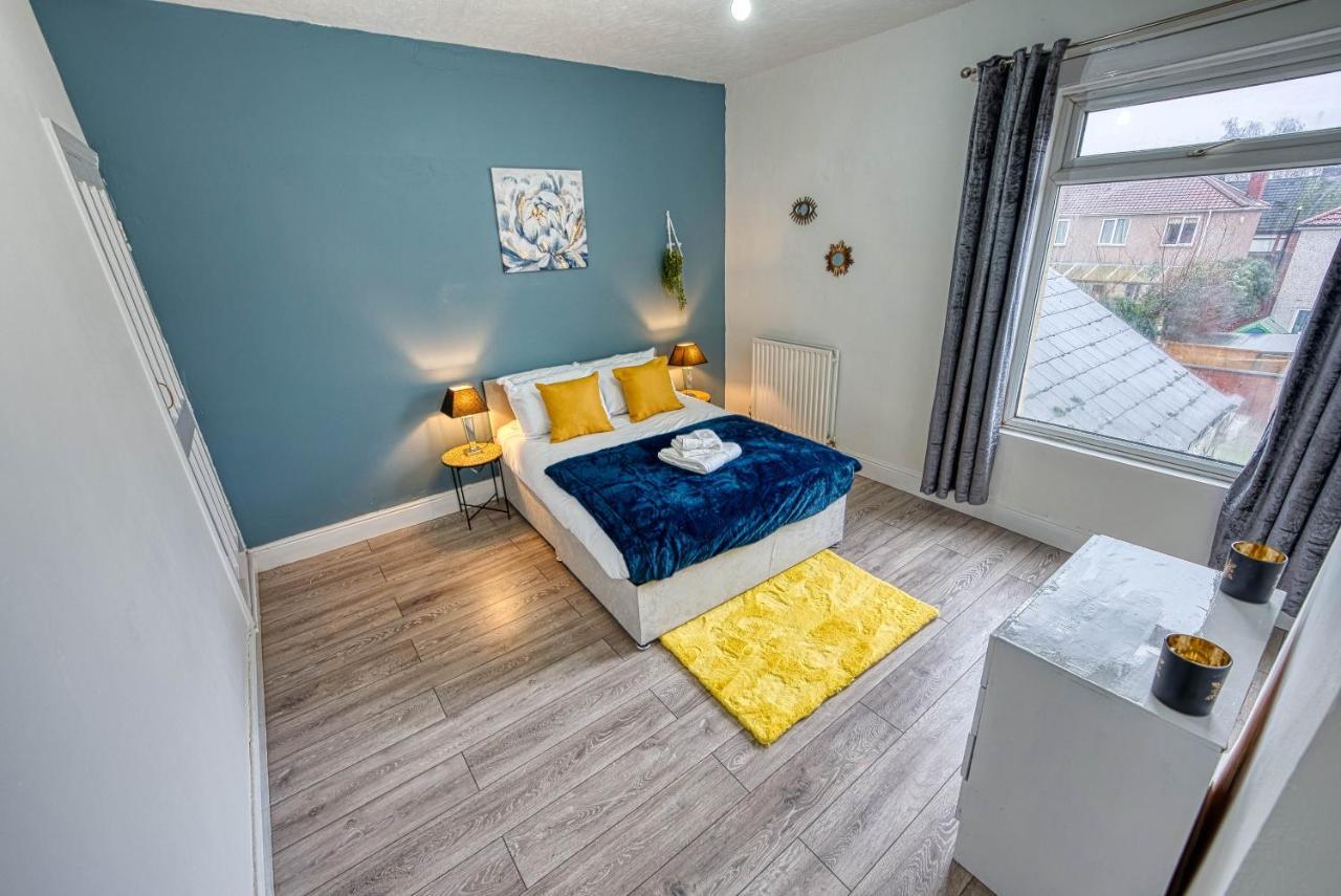 Stylish & Cosy In Garden Parking *