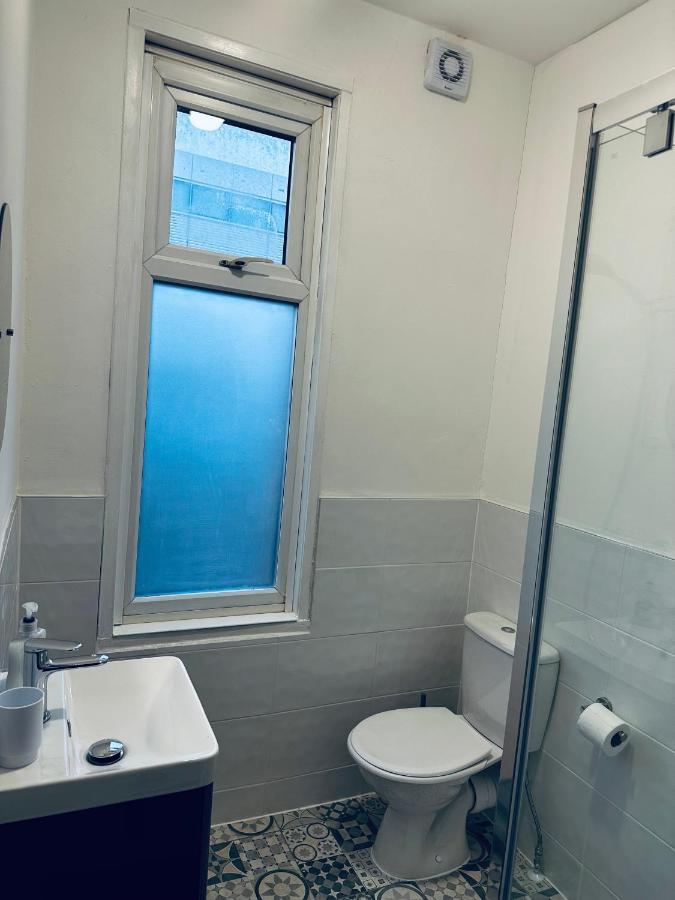 Stylish Town House - Modern Double - 3 Homestay Coventry