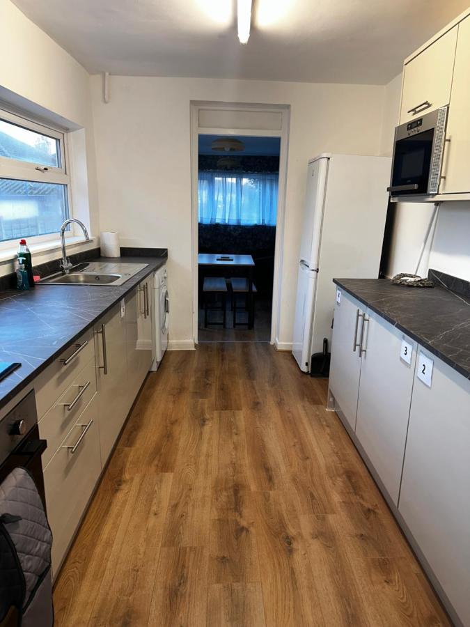 Stylish Town House - Modern Double - 4 Coventry