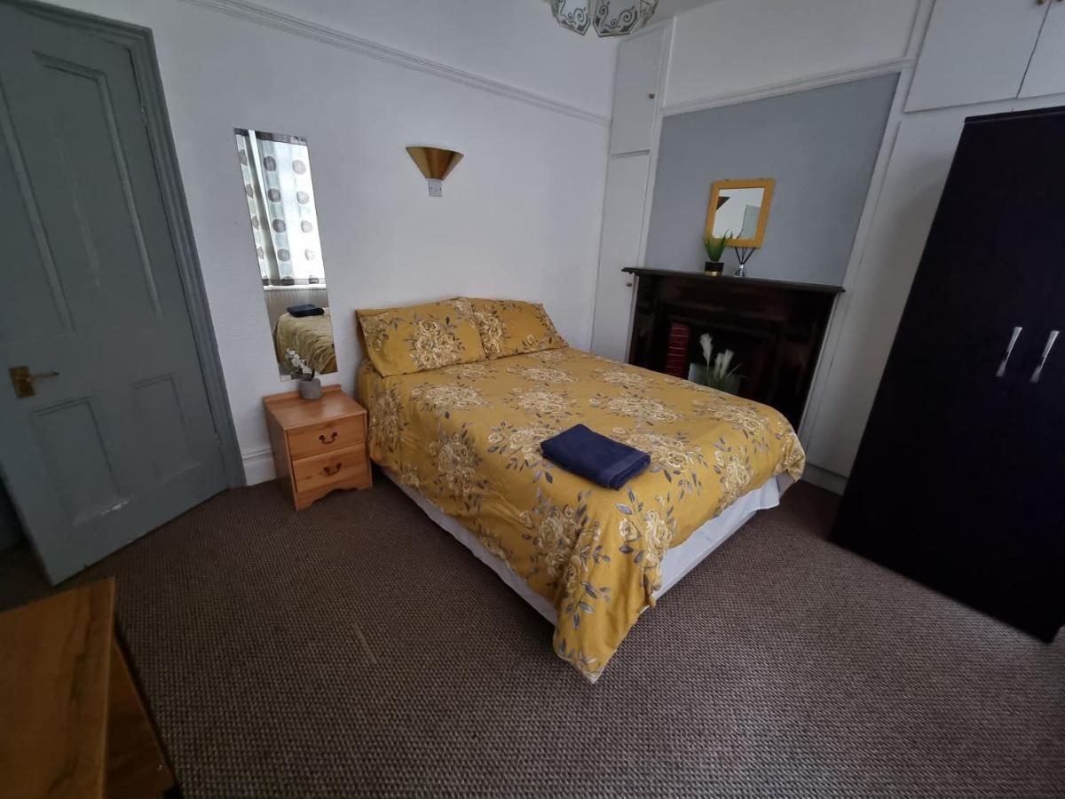Holiday home Stunning 5-bedroom House For Unforgettable Getaway *