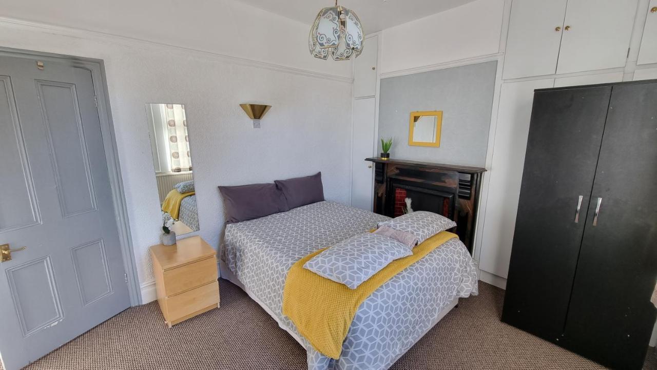 Holiday home Stunning 5-bedroom House For Unforgettable Getaway Coventry
