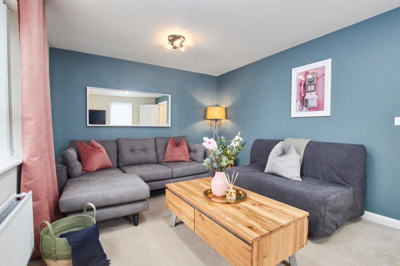 Casa de férias Superb 3br House In Sleeps 9 W/parking Coventry