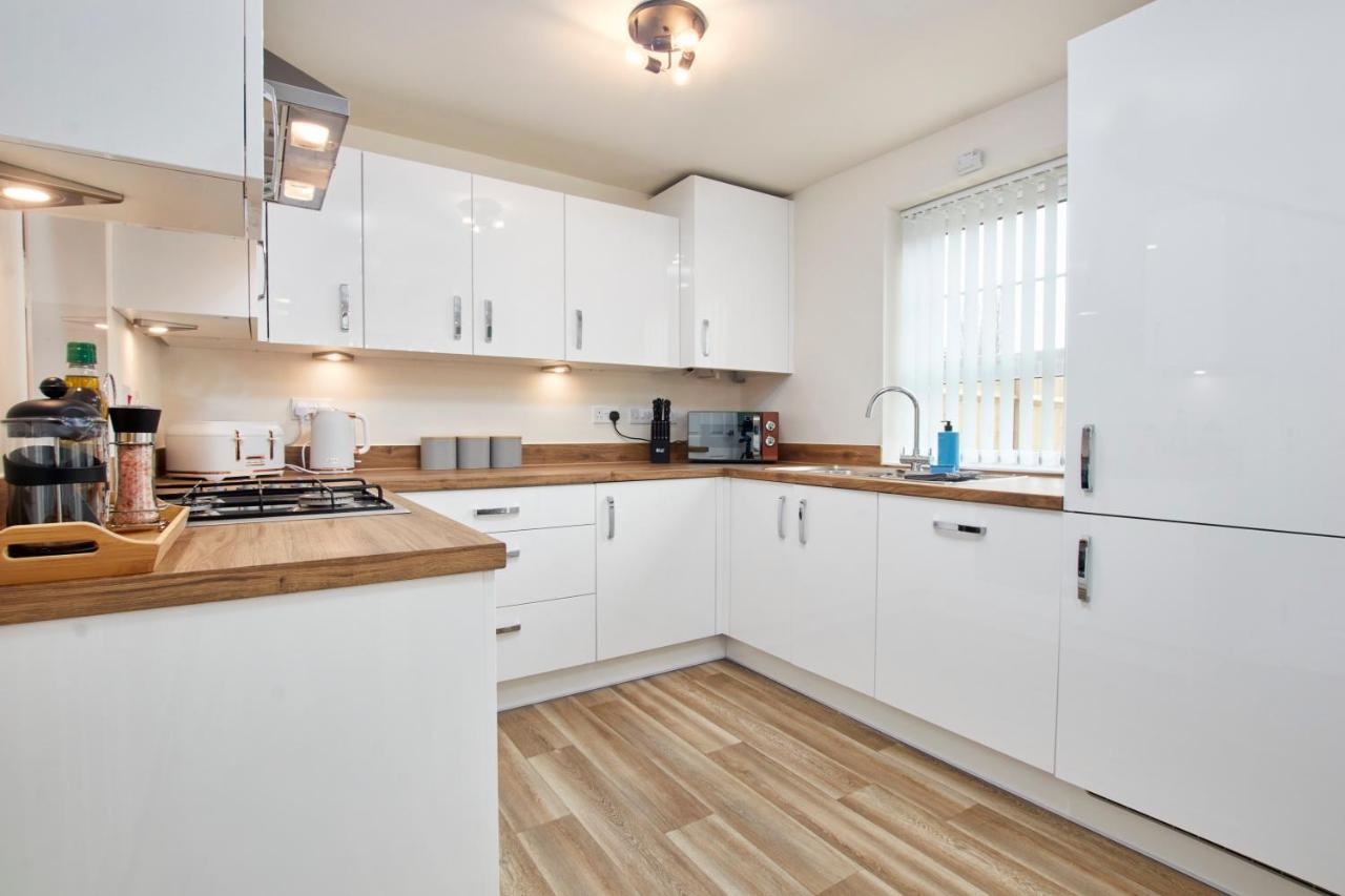Superb 3br House In Sleeps 9 W/parking Casa de férias Coventry
