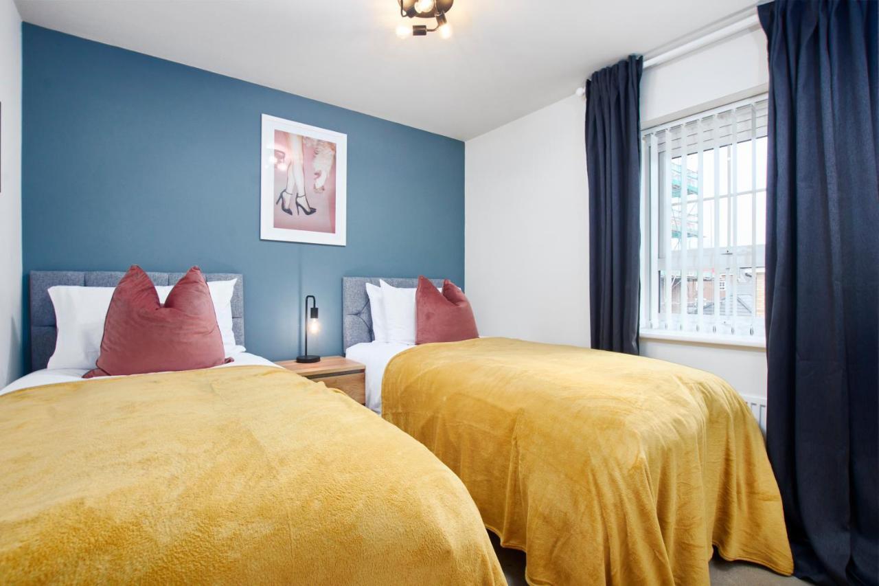 Casa de férias Superb 3br House In Sleeps 9 W/parking Coventry