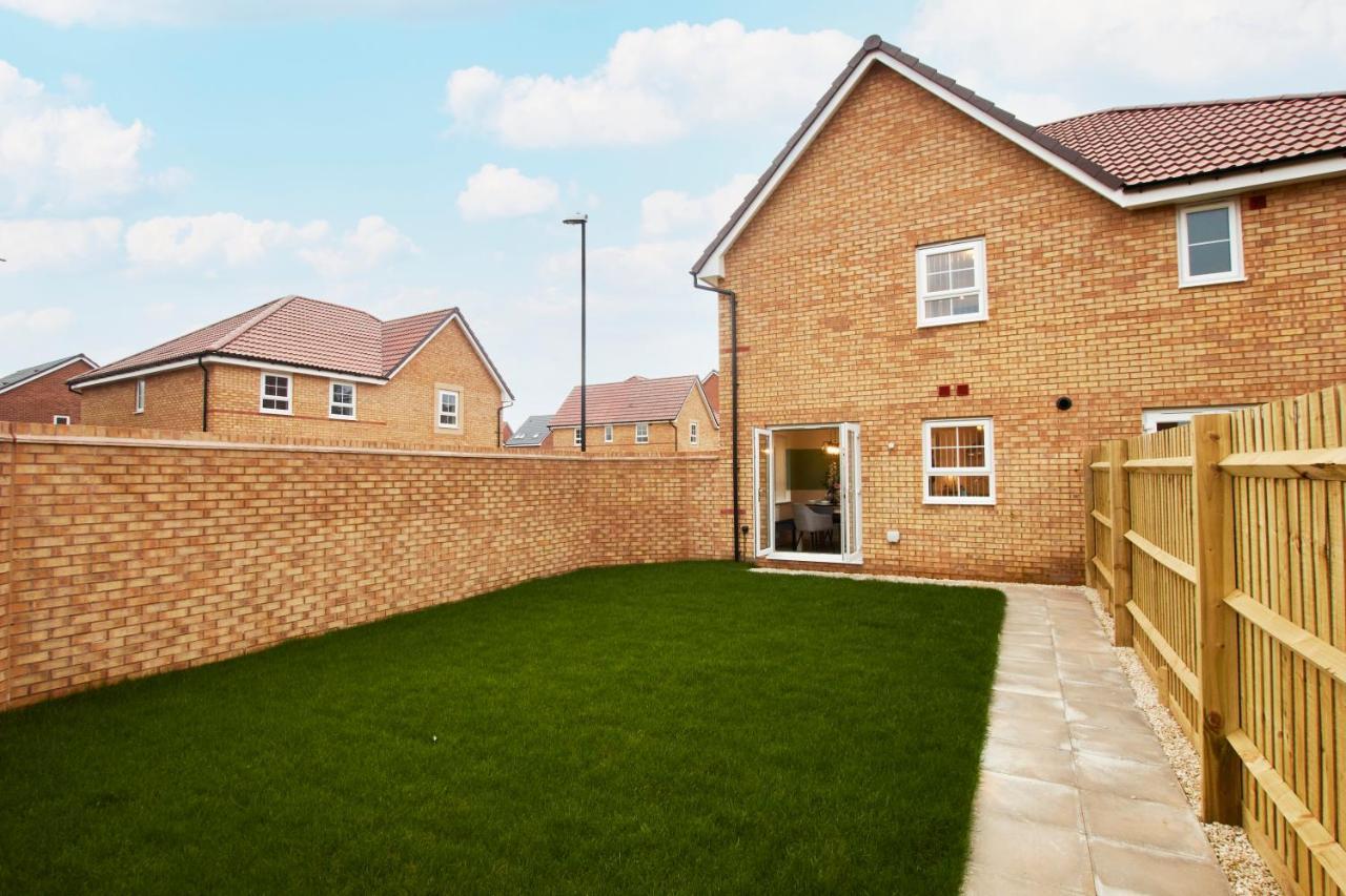 Superb 3br House In Sleeps 9 W/parking Casa de férias Coventry