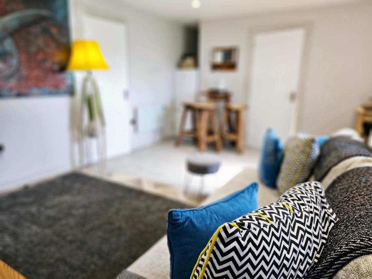 Cozy Modern - Perfect - Upto 6 Guests