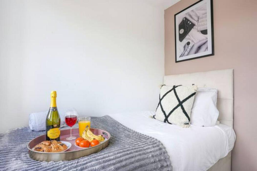 Holiday home Blandford House: Garden Retreat With Smart Amenities Coventry